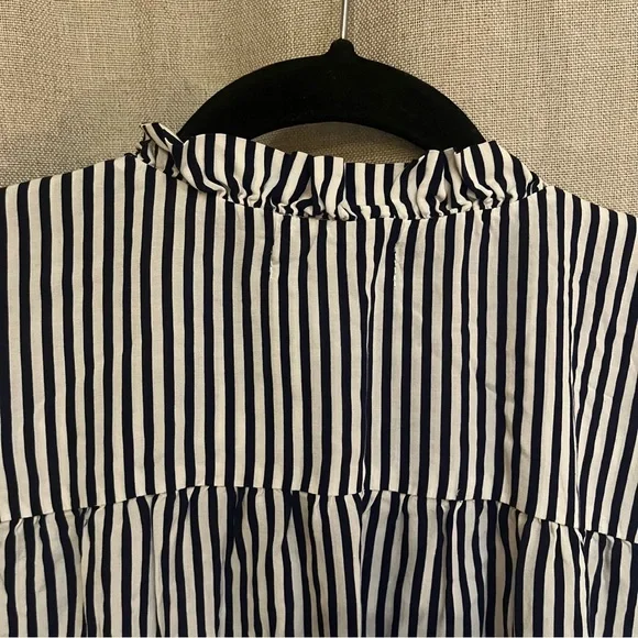Black & White business casual blouse monochromatic striped, Medium - Picture 6 of 7
